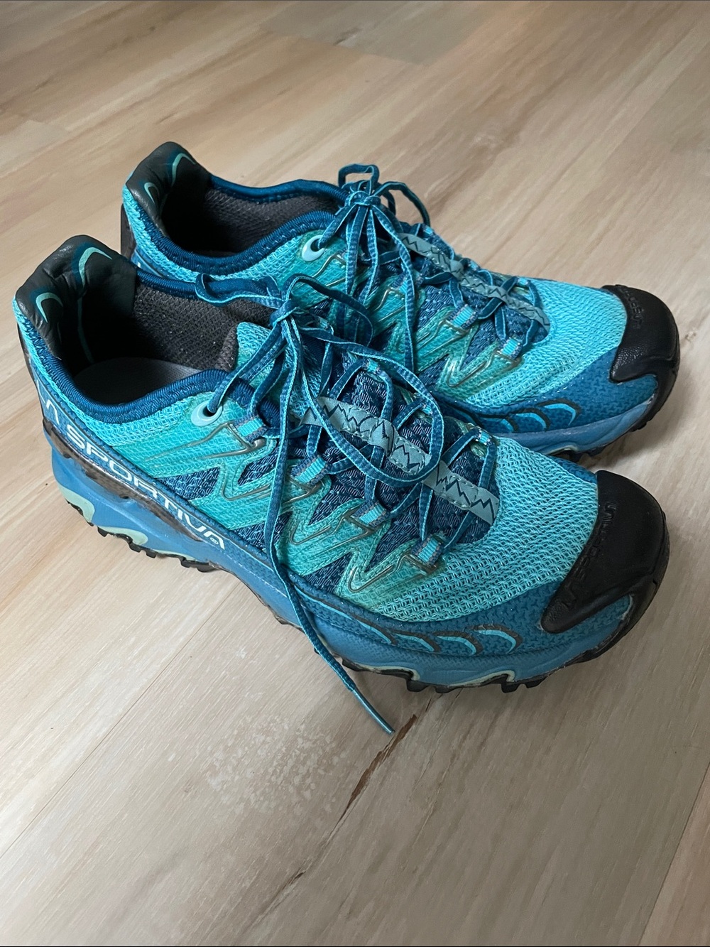 La sportiva ultra raptor II trail running shoes